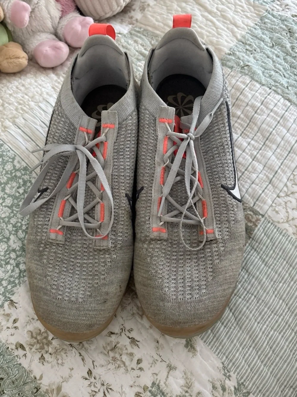 Nike Men’s Light Gray Knit Sneakers with Coral Accents